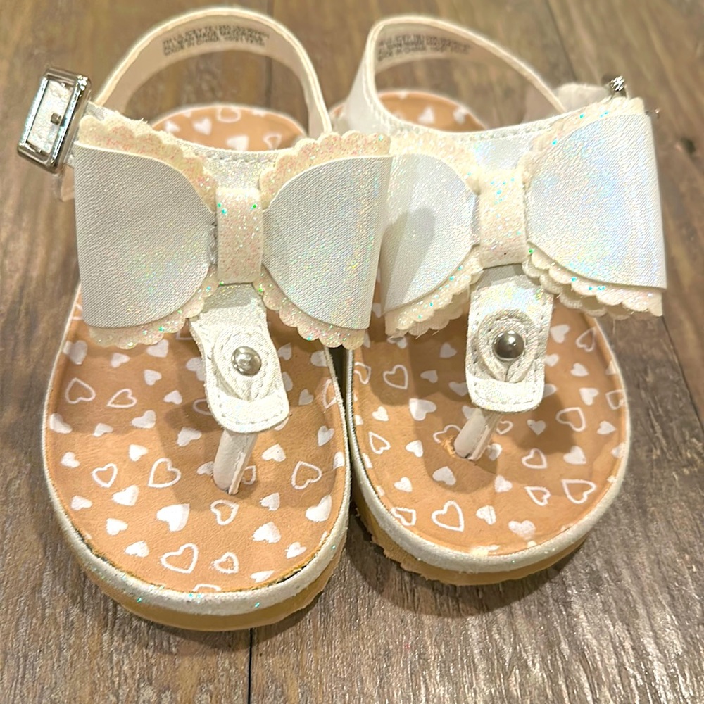 Toddler white bow sandals size 8